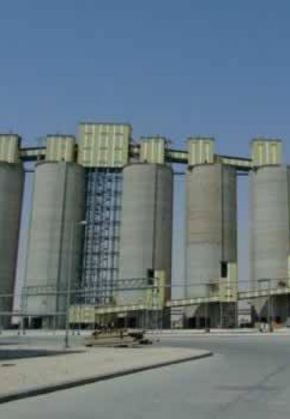 水泥庫清庫，清理鋼板倉