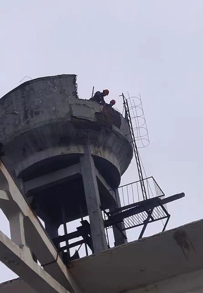 煙囪拆除，水塔拆除